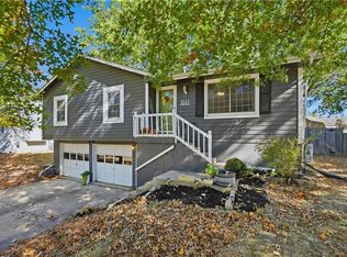 941 NE Bristol Dr, Lees Summit, MO 64086