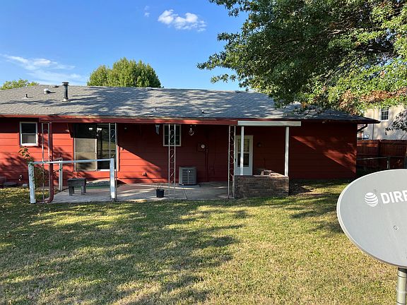 4th image of 734 W Plaza Dr