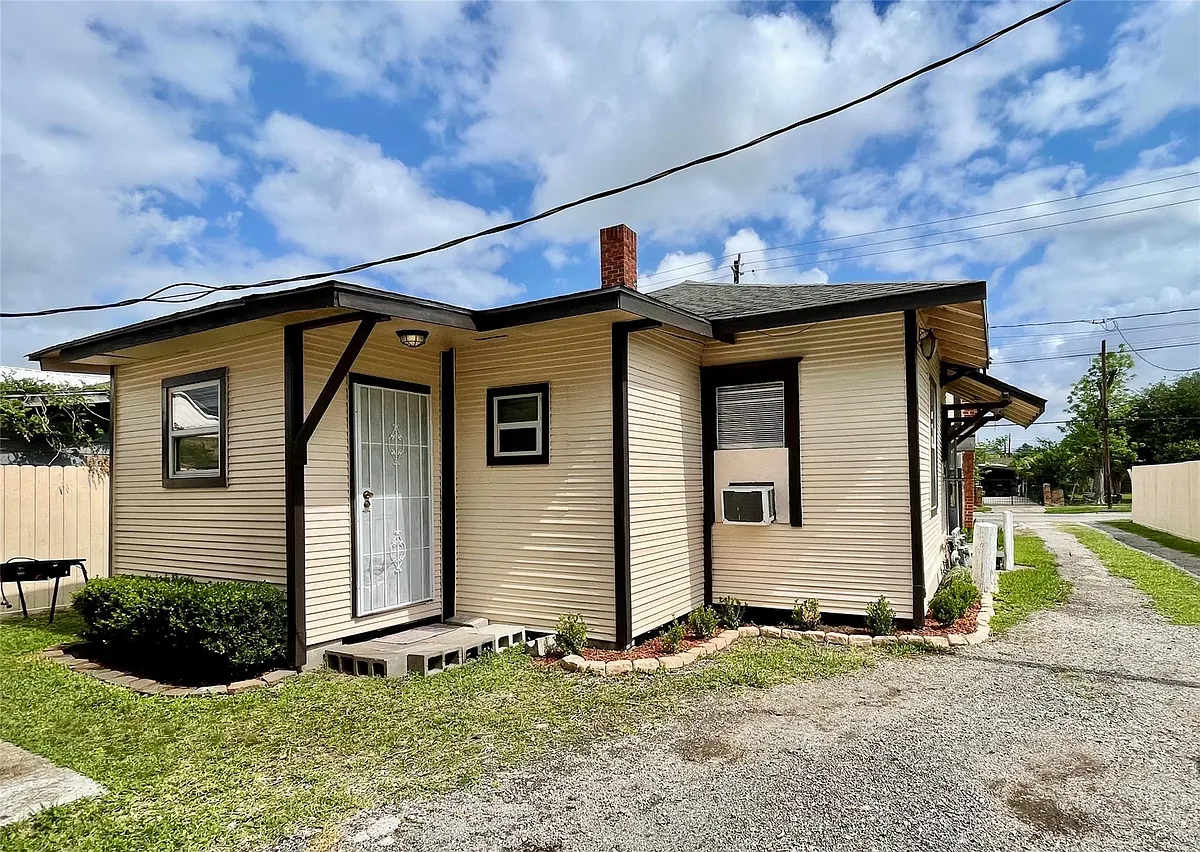 Building Photo - 6912 Avenue C #2
