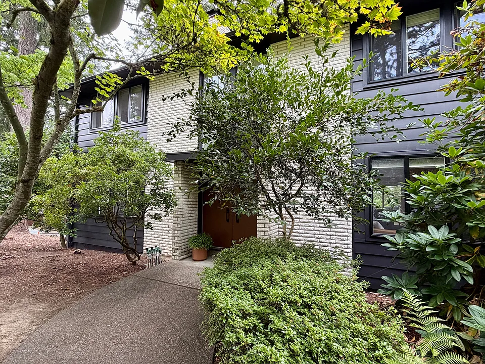 3210 NW McKinley Dr