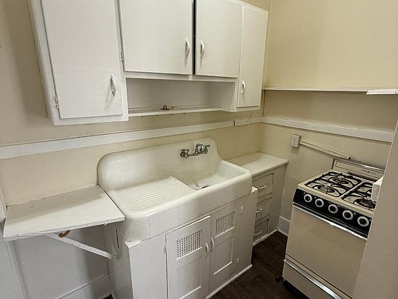 3rd image of 312 Woodward Ave APT 2