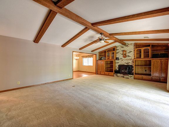 4th image of 713 Jennifer Ct