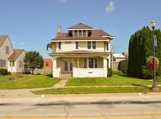 125 W Mission St, Strawberry Point, IA 52076