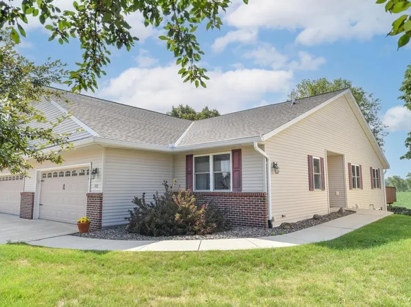 615 Ne Shna Bek TRAIL #9, Kewaskum, WI 53040