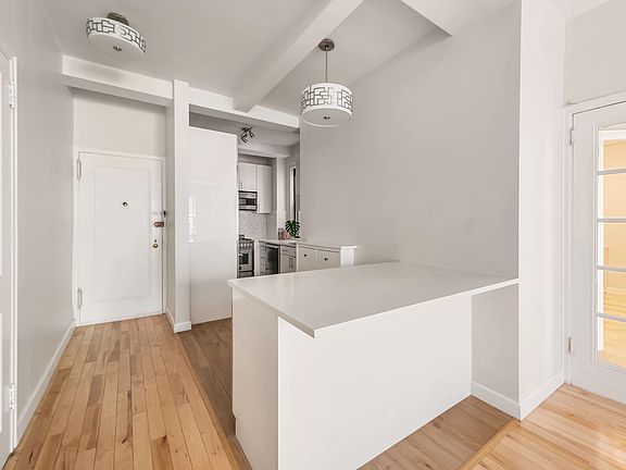 5th image of 27 W 55th St APT 42