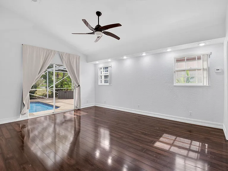 7558 Ironbridge Cir — Photo 19