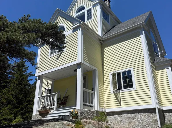29 Forest Way, Swans Island, ME 04685