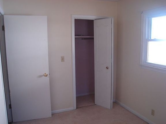 4th image of 1820 Glenwood St