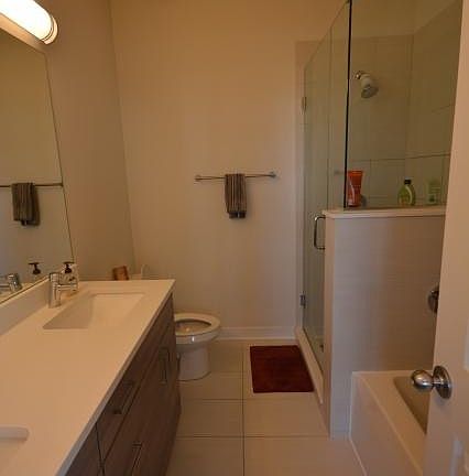 5th image of 1952 W Erie St Unit 3E