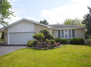 17W111 Elm Ct, Willowbrook, IL 60527