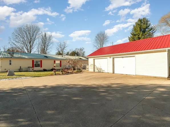 5489 W Lake Shore Dr, Weidman, MI 48893