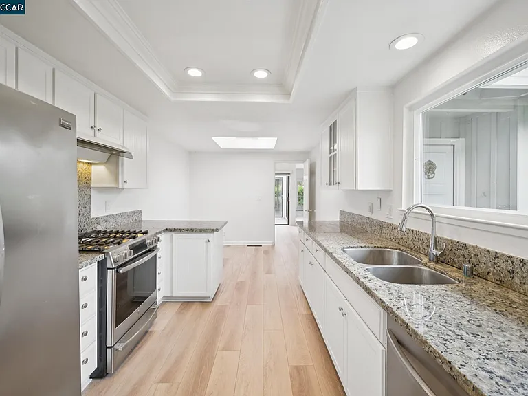 2137 Presidio Ct — Photo 19