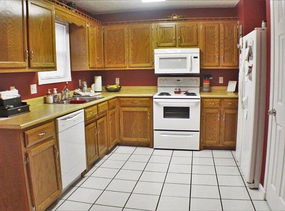 3rd image of 36 Beaver Mound Cir