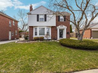2121 Bonnieview Dr, Royal Oak, MI 48073