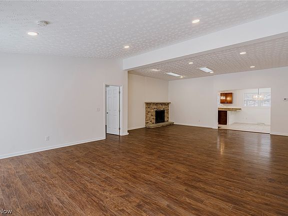 5th image of 4290 Brainard Rd