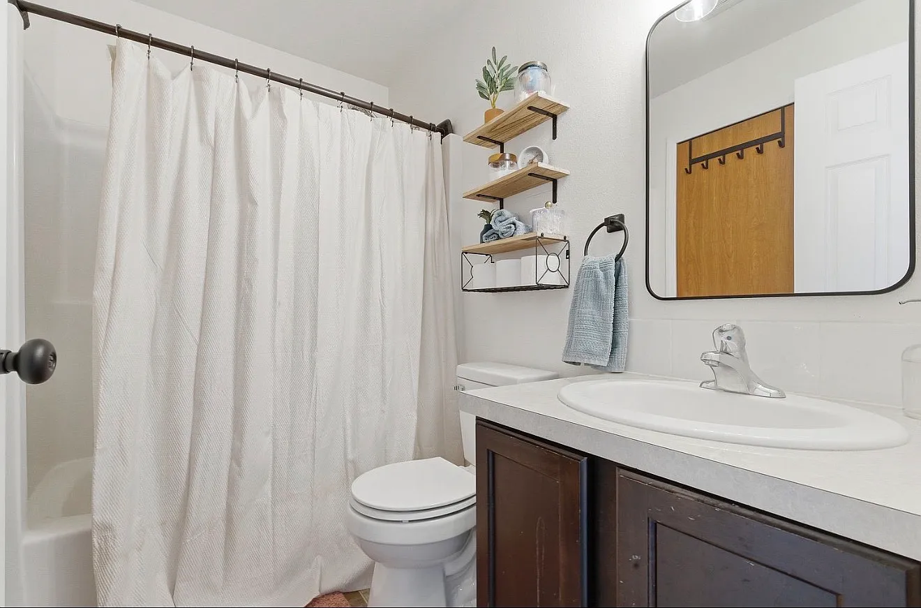 3 bed, 1216 sqft, $3,000 — Photo 4