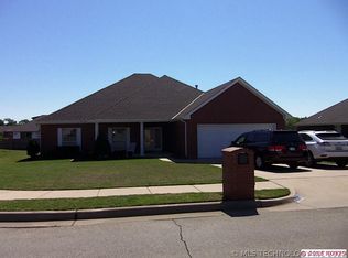 2000 SE Stanford Dr, Bartlesville, OK 74006