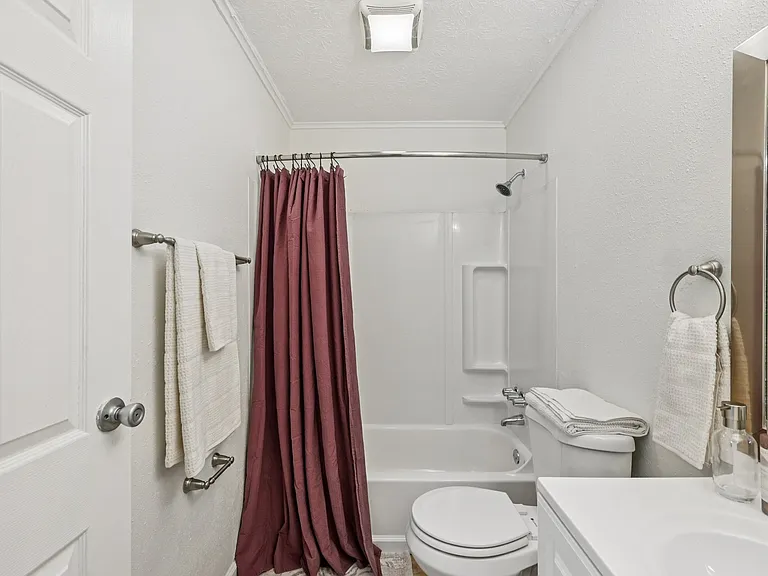 Raccoon Creek Apartments — Photo 10