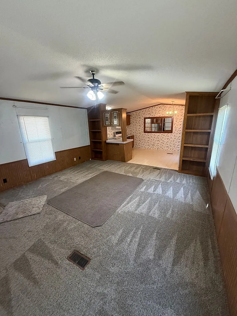 4 bedroom 2 Bathroom Mobile Home close to Marshall Field — Photo 4