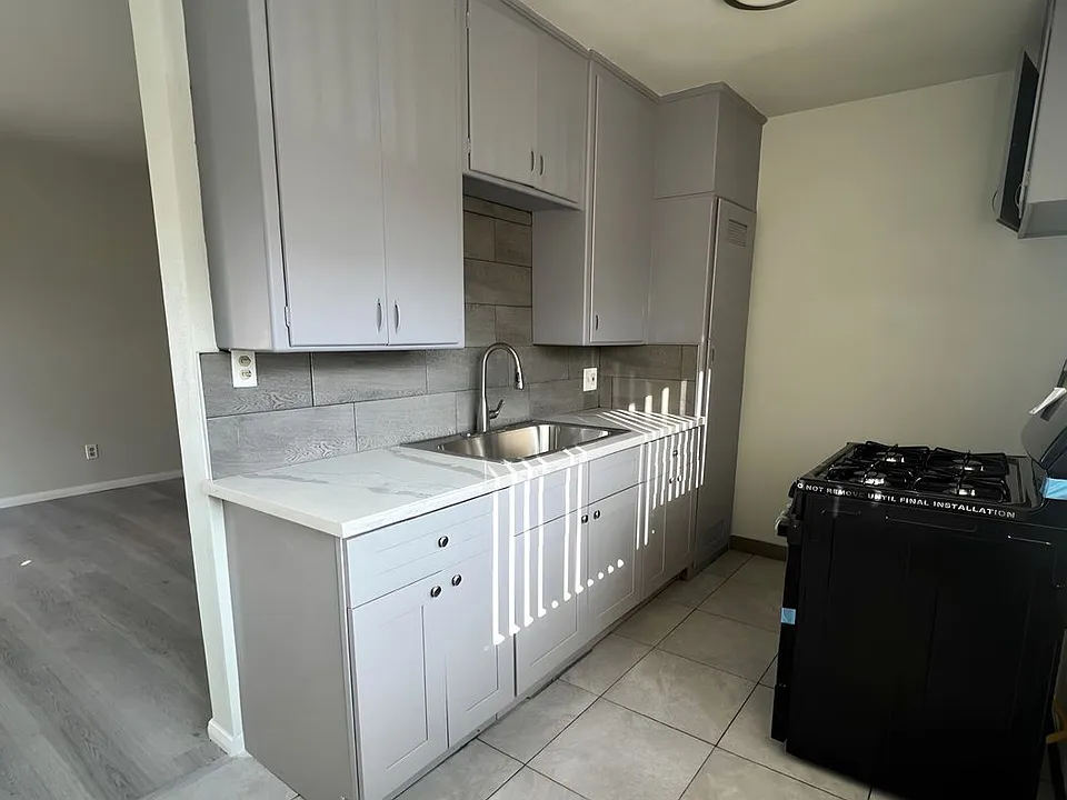 3421 W Florence Ave #4