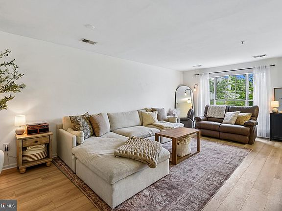 4th image of 1431 Nestlewood Ct
