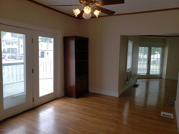 5th image of 137 Eastmanville St