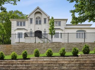 2 Eventide Ct, Morris Plains, NJ 07950