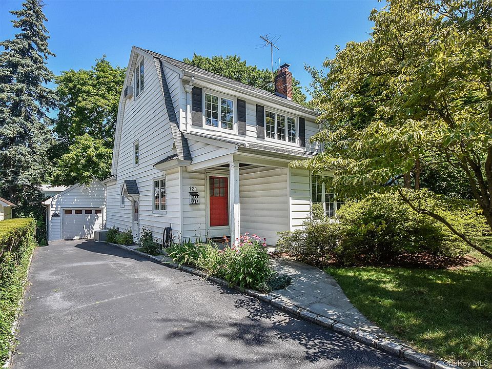 1st image of 121 Hillcrest Ave