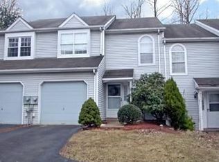 450 Whittier Dr, Langhorne, PA 19053
