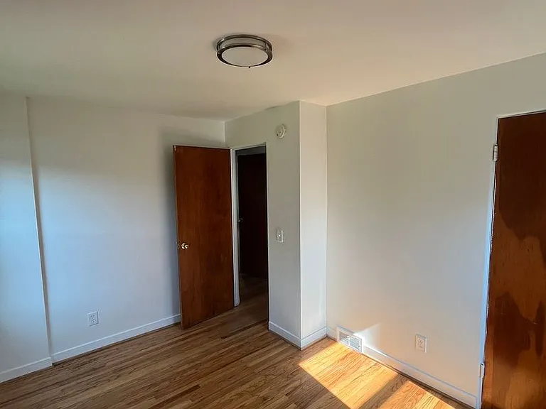 33 Van Olinda St — Photo 14