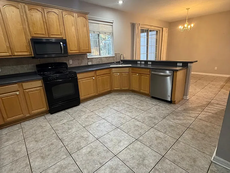 2405 Silvermoss Dr — Photo 5