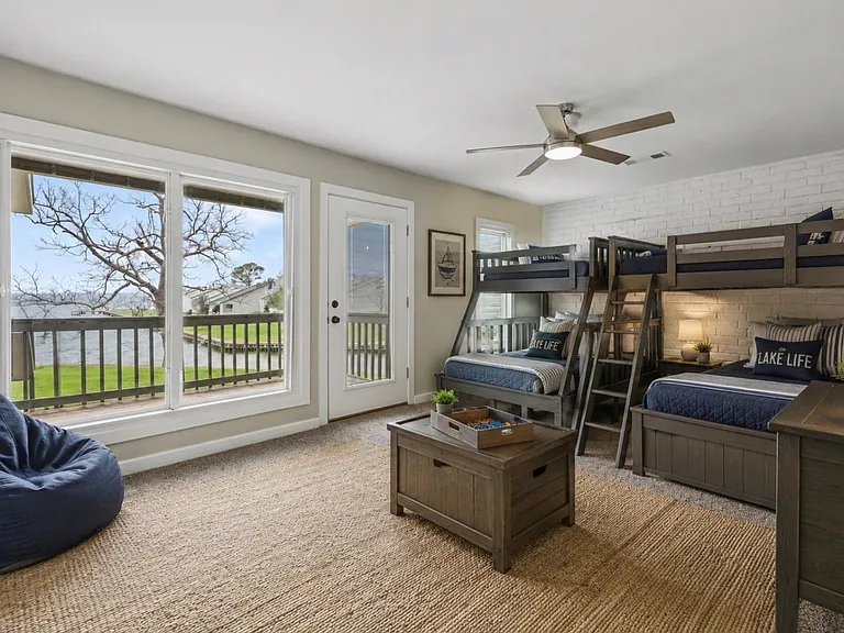 100 Edgewater Dr #32 — Photo 13