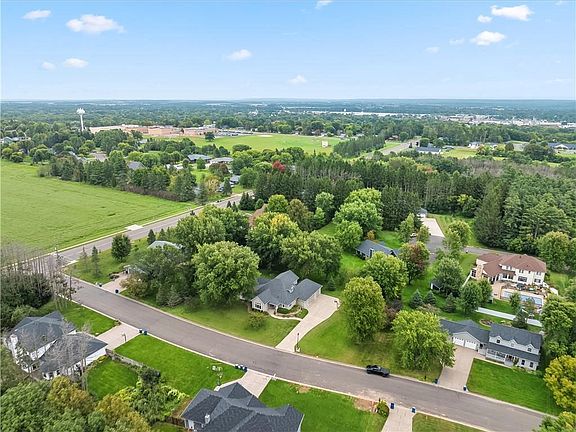 4th image of 521 Pine Place