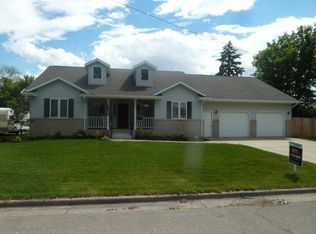 311 8th St SW, Jamestown, ND 58401