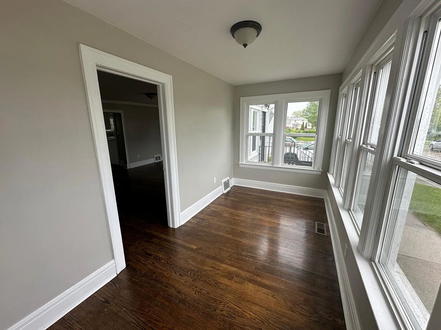 2 bed, 1250 sqft, $1,350 — Photo 2