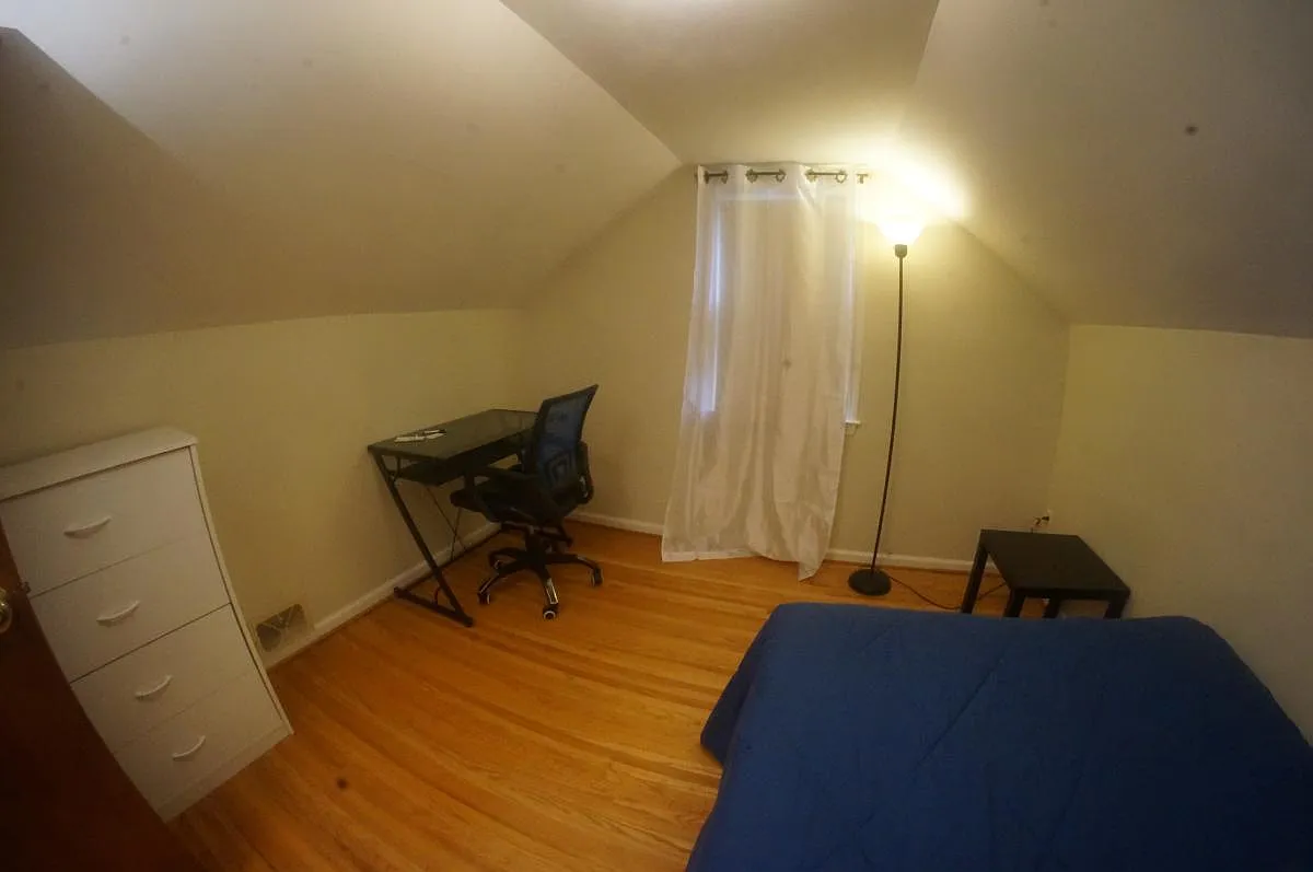 4 bed, 1300 sqft, $550 — Photo 4