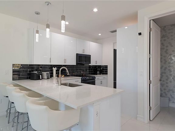 5th image of 7510 Rockefeller DR