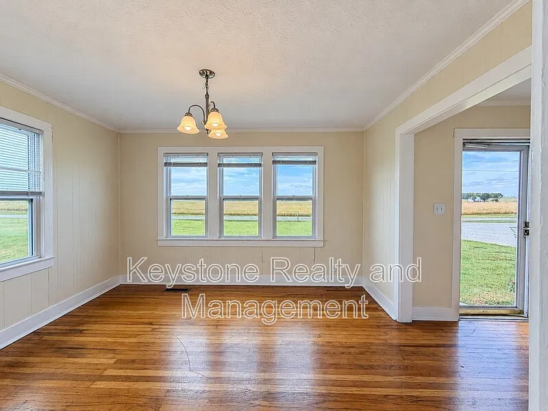 2 bed, 1.0 bath, 850 sqft, $995 — Photo 2