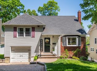 51 Mountain Rd, Verona, NJ 07044