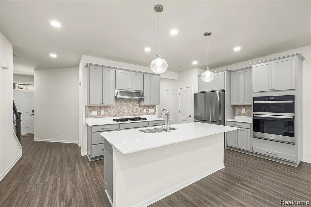 3 bed, 2.5 bath, 2165 sqft, $3,250 — Photo 3