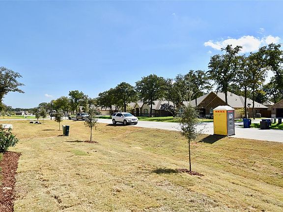 4th image of 121 Dogwood Dr