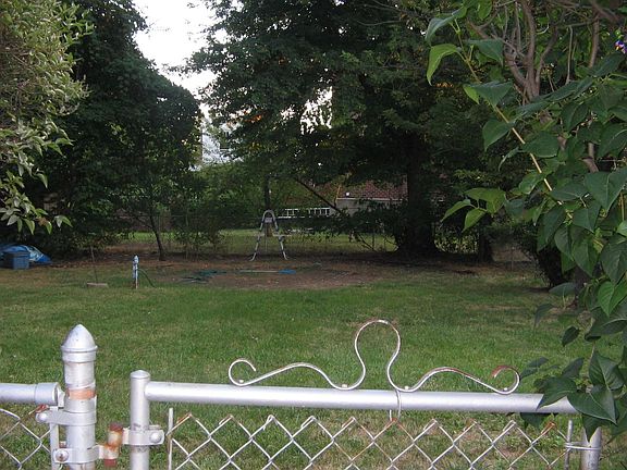 Home Sale Includes 3 Lots!!!