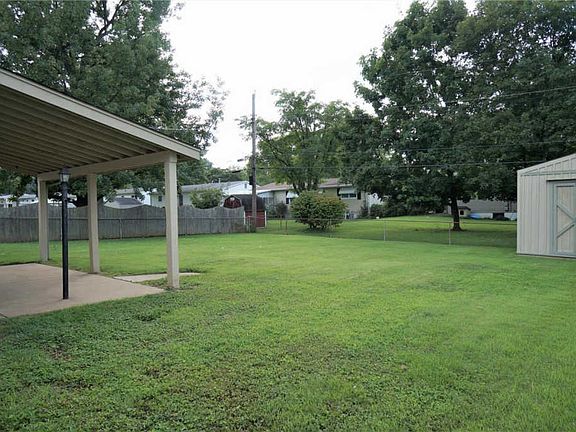 4th image of 1705 Queens Dr
