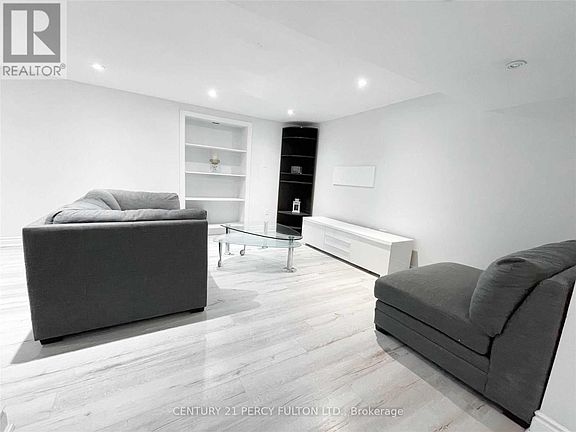 3rd image of 35 Ashland Cres #Basement