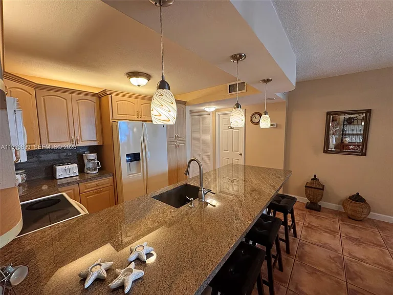 3725 S Ocean Dr #421 — Photo 2