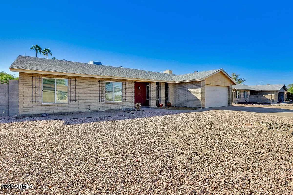 3 bed, 2.0 bath, 1537 sqft, $2,400 — Photo 2