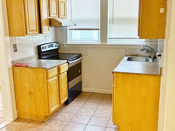 2nd image of 33 Sewall St #1