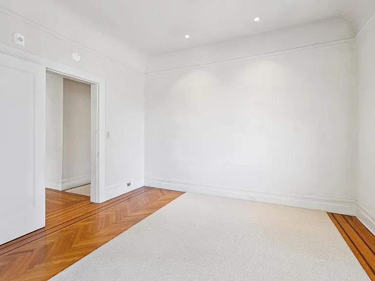 304 Walnut St — Photo 23