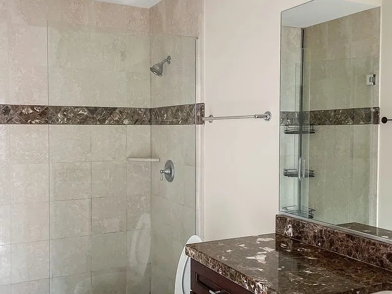 3230 N Kenmore Ave #3 — Photo 3