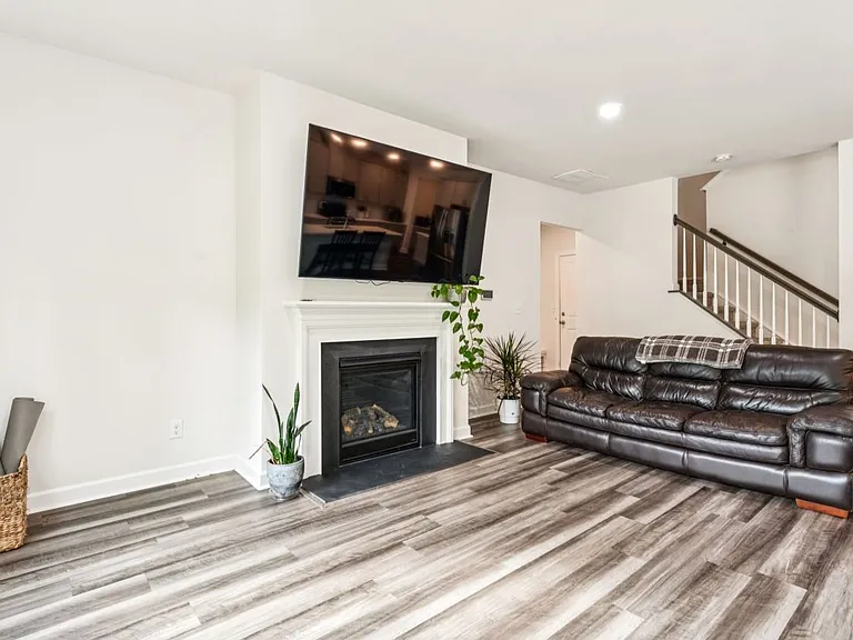 1071 Amberley Crossing Dr — Photo 10